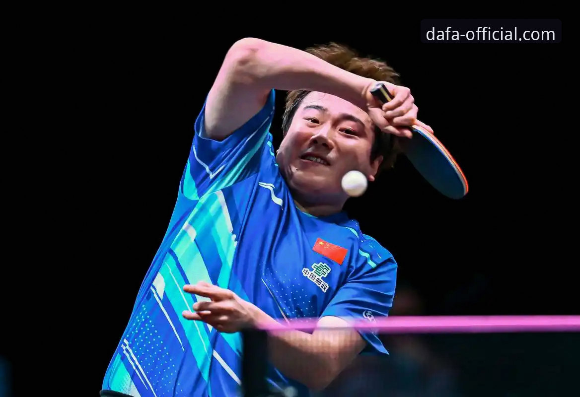 林诗栋横扫vs梁靖崑险胜：世乒赛中国男乒3-0英格兰背后的战术博弈